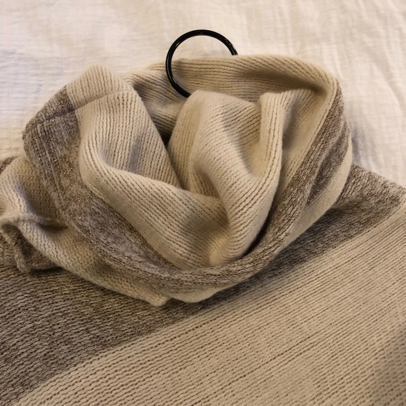 Poncho - Picture 3 of 4